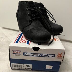 Skechers Women’s 6.5 Black Suede Lace Up Wedge Boots Casual Ankle Booties